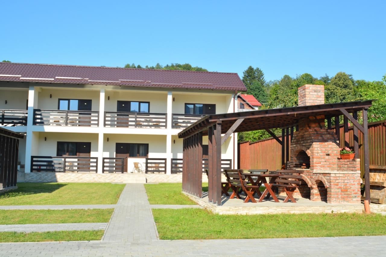 Casa Anastasia Viseu de Sus Bagian luar foto